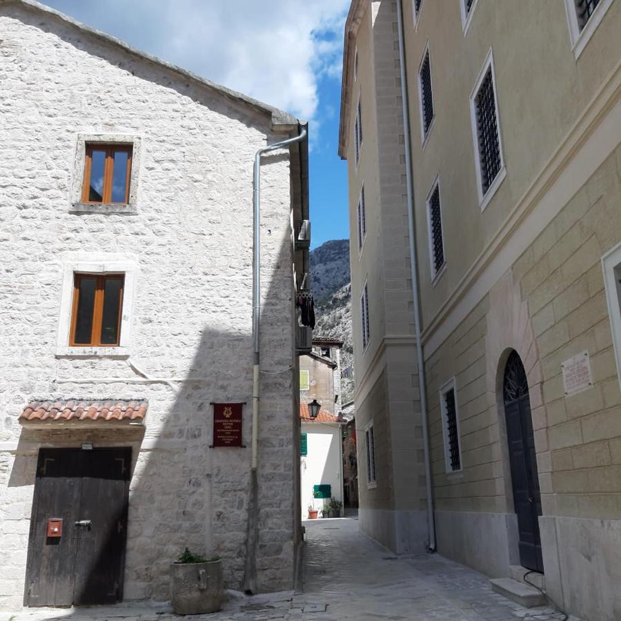 Lana & Ena Apartments Kotor Luaran gambar