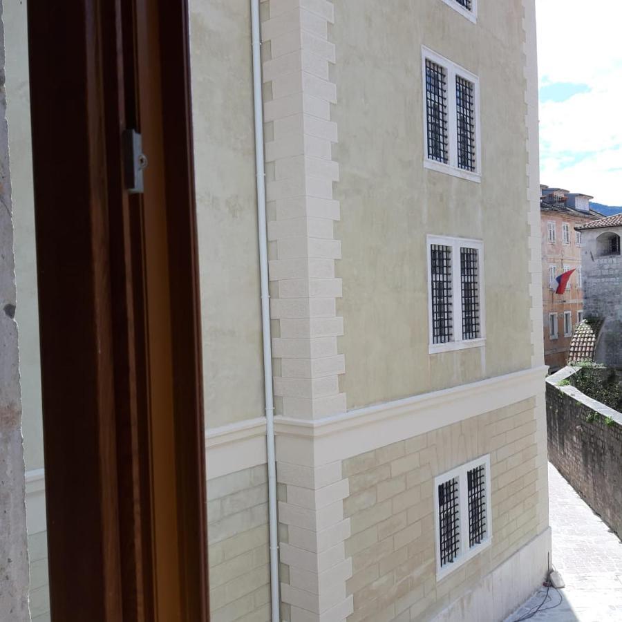 Lana & Ena Apartments Kotor Luaran gambar