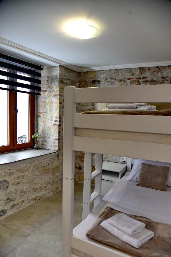 Lana & Ena Apartments Kotor Luaran gambar